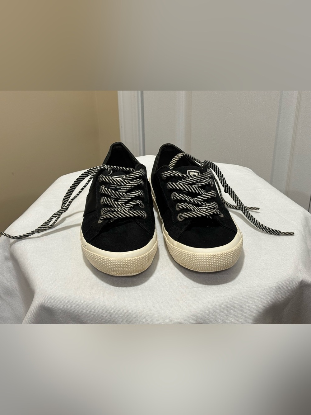 Chaps Black Canvas Lace-Up Sneakers | Women’s Size 6